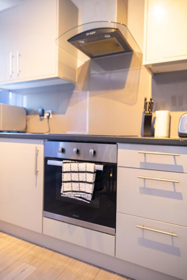 Studios With Ensuite Showers & Share Kitchens Prime Location Near Hospital, Town Center Apt 3 St Helens  Exterior photo
