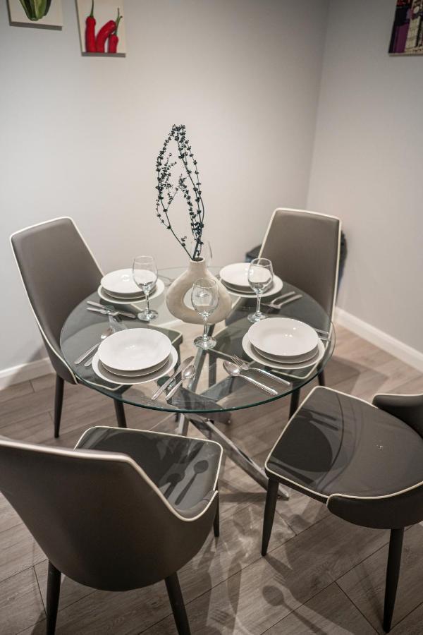 Studios With Ensuite Showers & Share Kitchens Prime Location Near Hospital, Town Center Apt 3 St Helens  Exterior photo