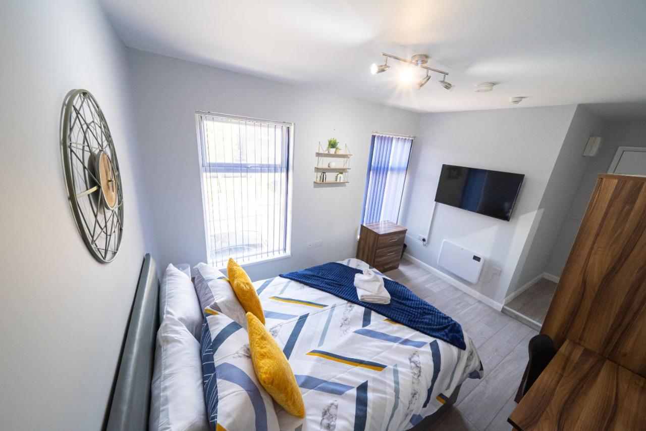 Studios With Ensuite Showers & Share Kitchens Prime Location Near Hospital, Town Center Apt 3 St Helens  Exterior photo